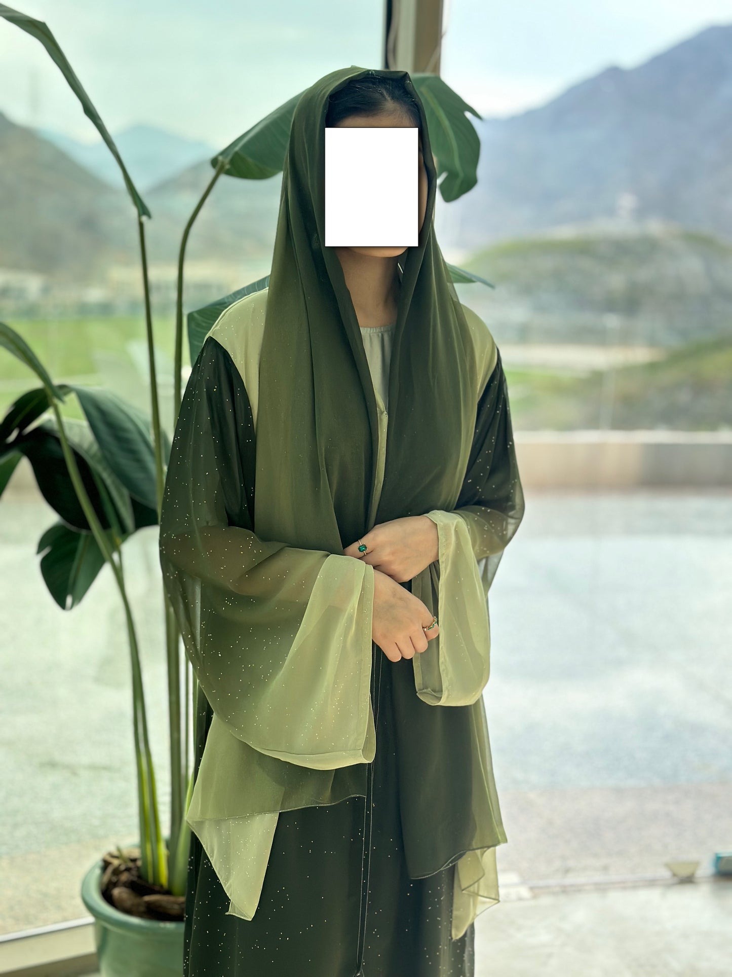 Lama'a Abaya in Green